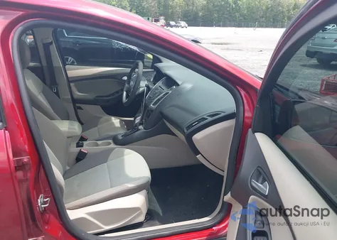 2013 Ford Focus Se z USA, uszkodzony, nr VIN 1FADP3K22DL288384